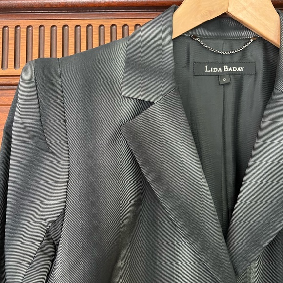 Sharp-shoulder tailored jacket - Picture 4 of 5